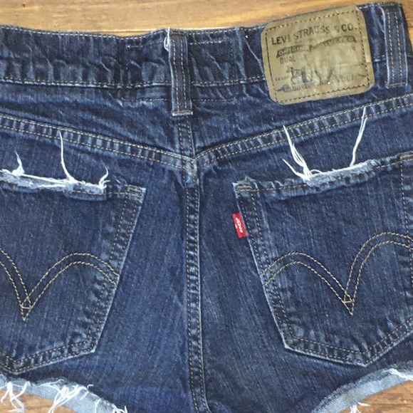 LEVI’S dark blue DENIM distress shorts@2 - Picture 6 of 8
